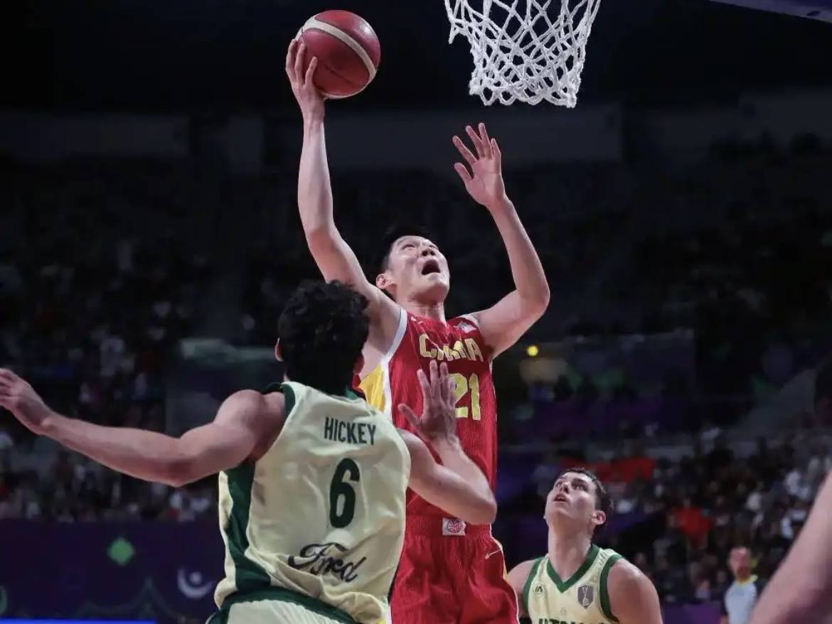 包含四川男篮训练开放日，训练课后火线驰援引观众欢呼，NBA总决赛在即，球探报告显示潜力的词条